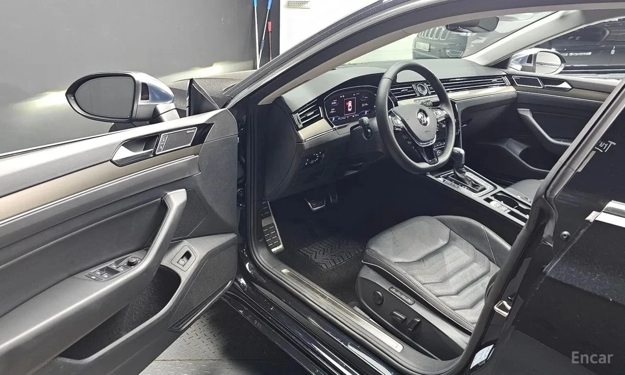 VW Arteon  R LIINE 4Motion / СЕРТИФИКАТ ЗА ОТЛИЧНО КАЧЕСТВО , снимка 10 - Автомобили и джипове - 55924419
