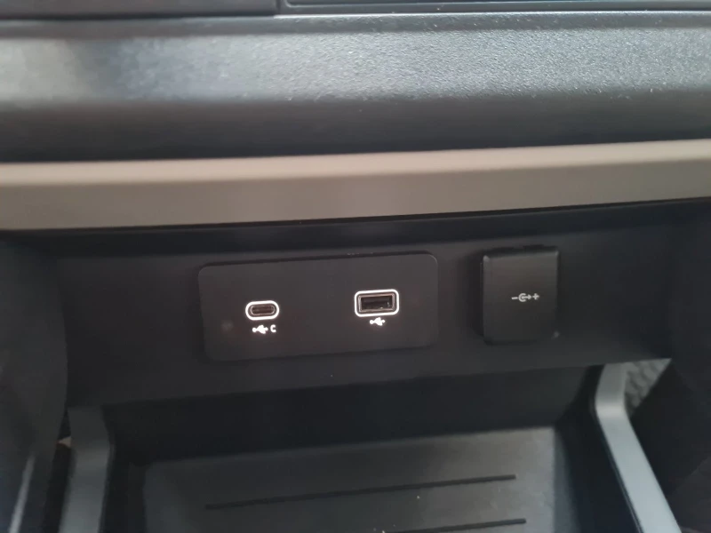 Land Rover Defender First Edition, снимка 11 - Автомобили и джипове - 52938116