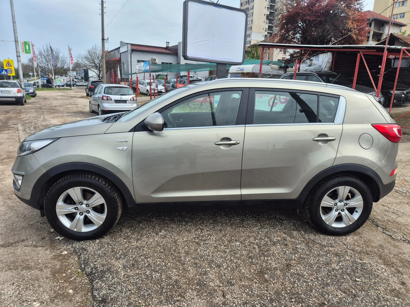 Kia Sportage 2.0 CRDI, 4x4 , снимка 7 - Автомобили и джипове - 49907240