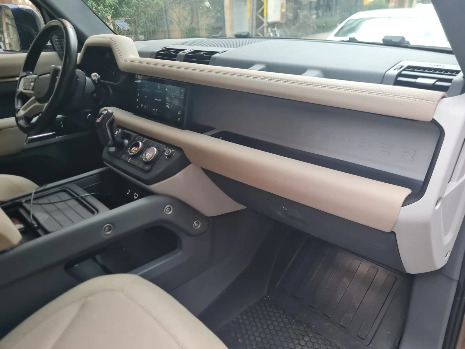 Land Rover Defender First Edition - изображение 8