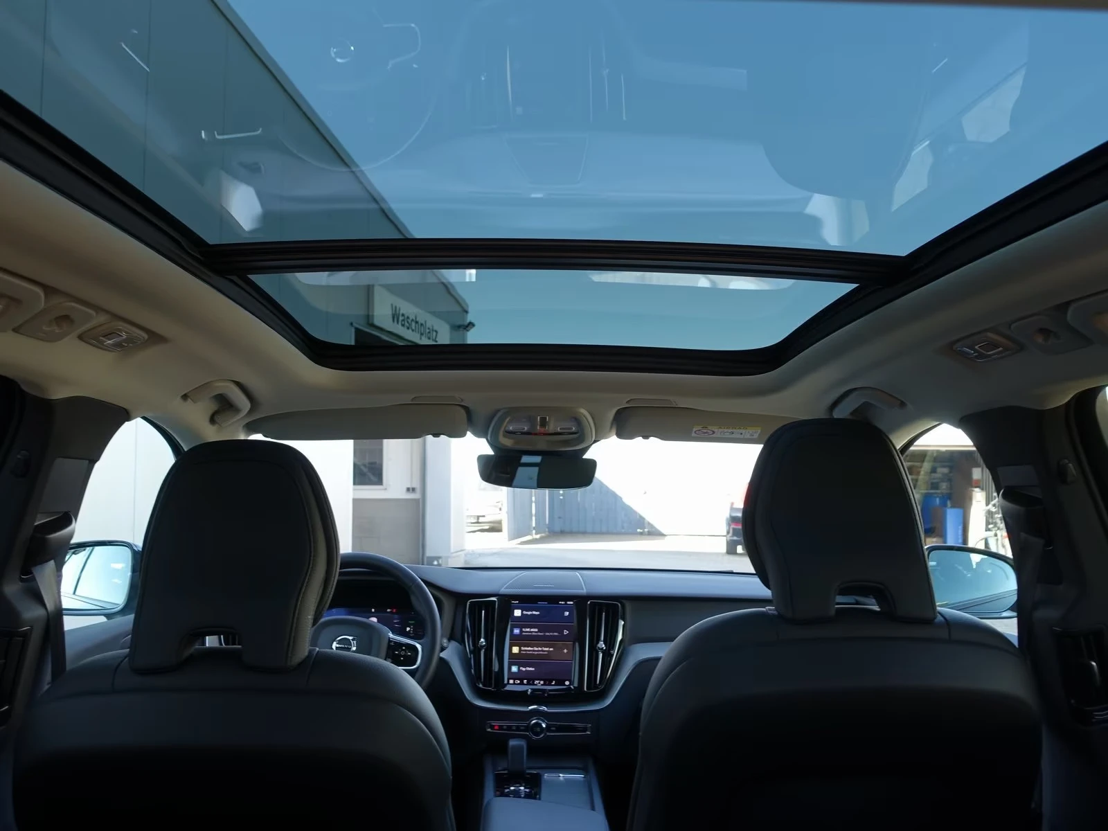 Volvo XC60 T8 AWD Plus Dark, снимка 16 - Автомобили и джипове - 54597287