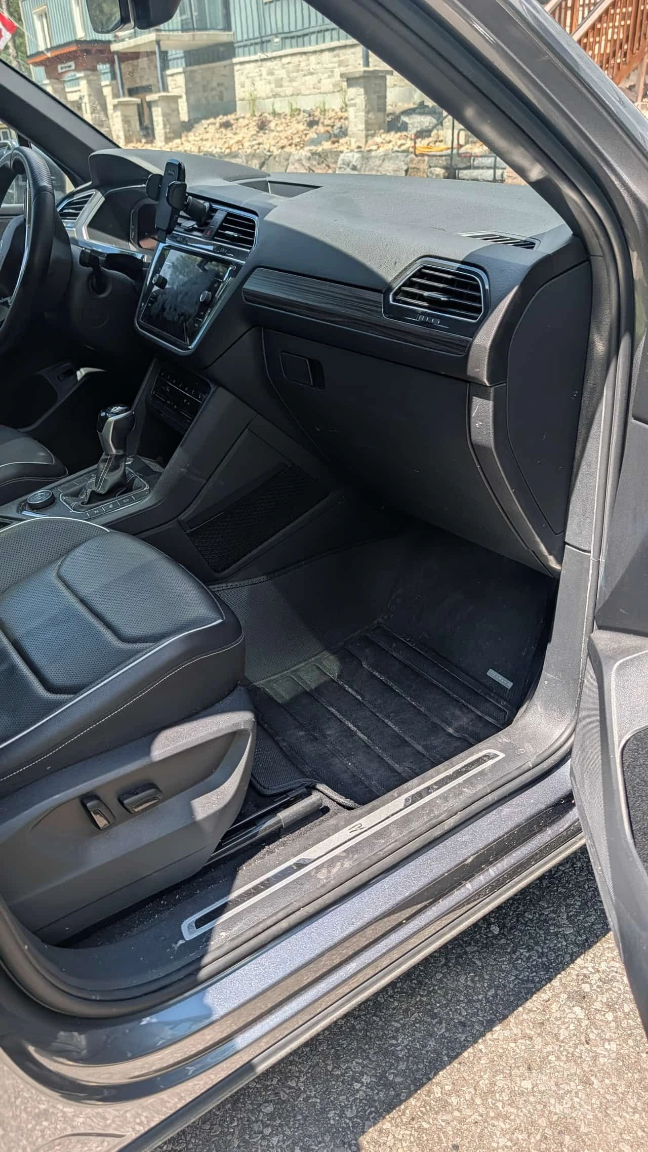 VW Tiguan * R Line * ПЕРФЕКТНО СЕРВИЗИРАНА * 1 СОБСТВЕНИК * , снимка 10 - Автомобили и джипове - 55234640