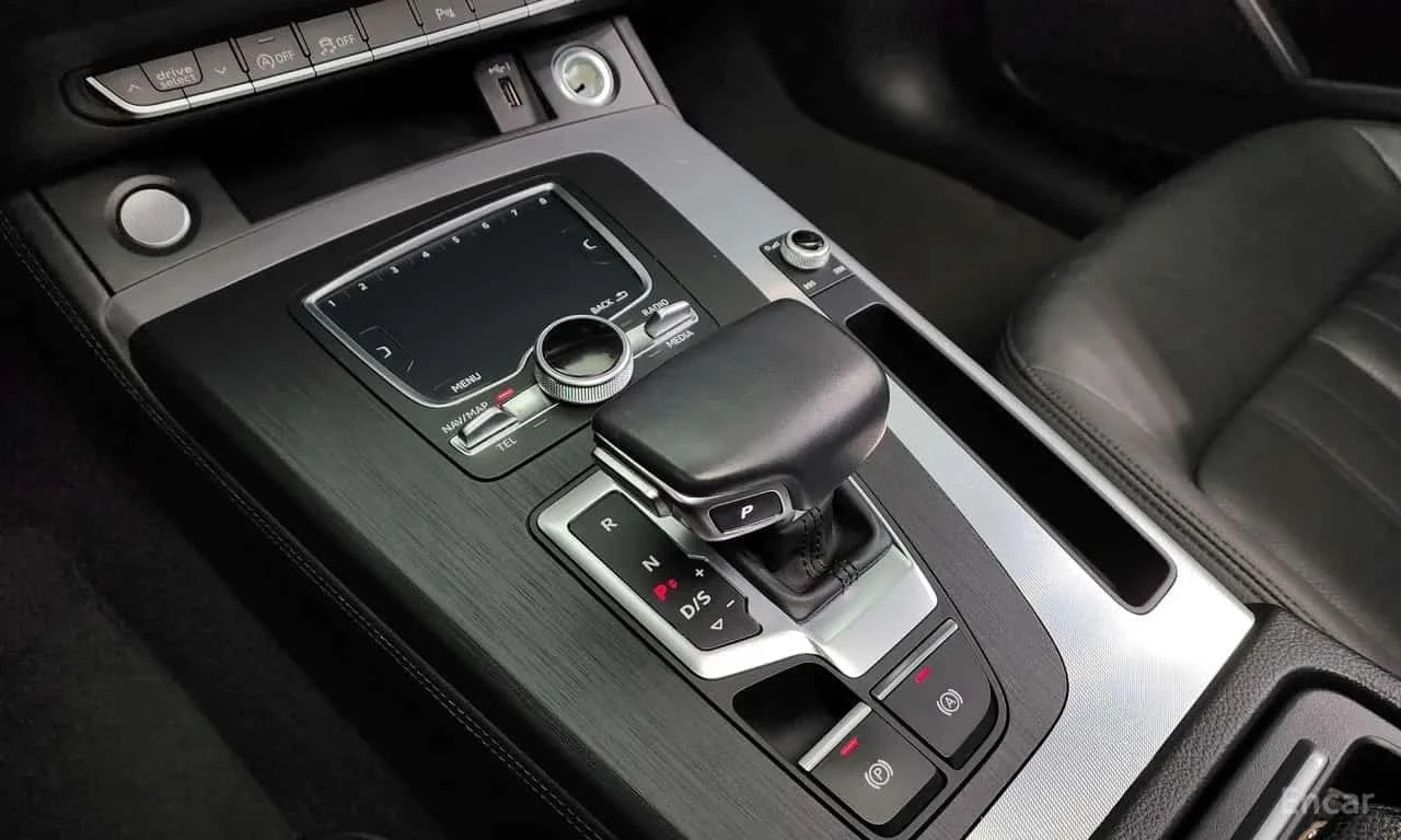 Audi Q5 45 TFSI Quattro * HUD* ФИНАНСИРАНЕ, снимка 9 - Автомобили и джипове - 56328410