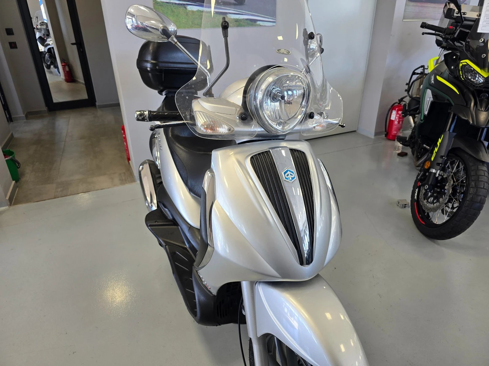 Piaggio Beverly 300ie, Tourer, 2010г., снимка 8 - Мотоциклети и мототехника - 56267308