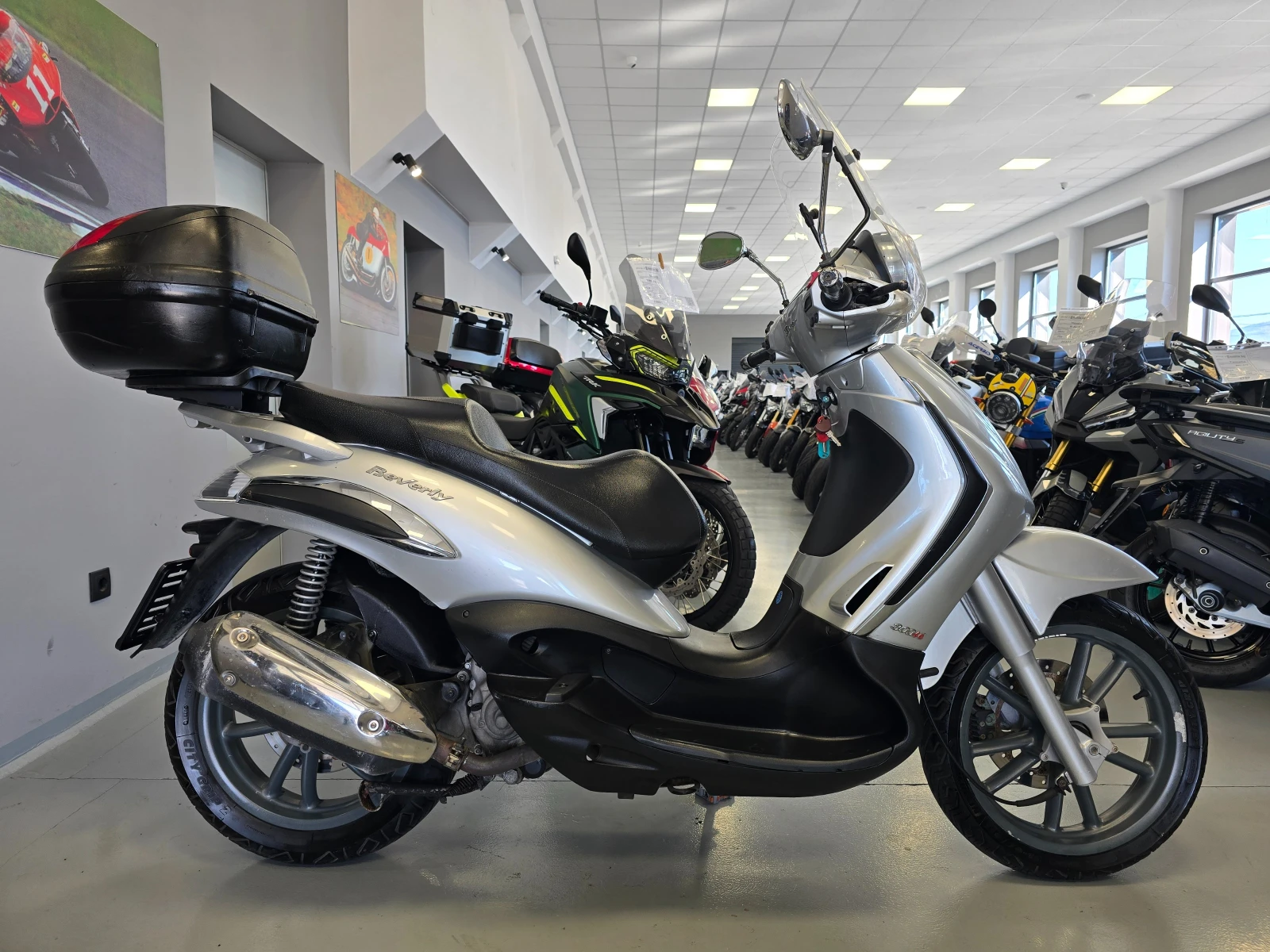 Piaggio Beverly 300ie, Tourer, 2010г., снимка 2 - Мотоциклети и мототехника - 56267308
