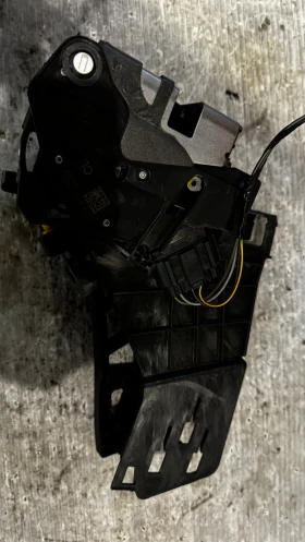 Брава за врата за Ford Fiesta 2010 - 8A61-A264A26AJ / 40744133 / 8A6A-A26412AD, снимка 2 - Части - 53144466