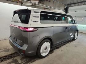 VW ID.Buzz  1ST EDITION * 360 КАМЕРИ* ОБДУХВАНЕ* ПАНО* CARFAX, снимка 3 - Автомобили и джипове - 53685139