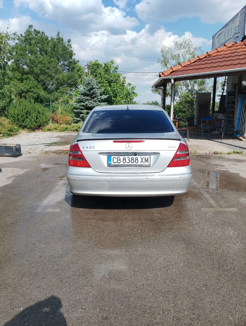 Mercedes-Benz E 220 Е220, снимка 4 - Автомобили и джипове - 47423144