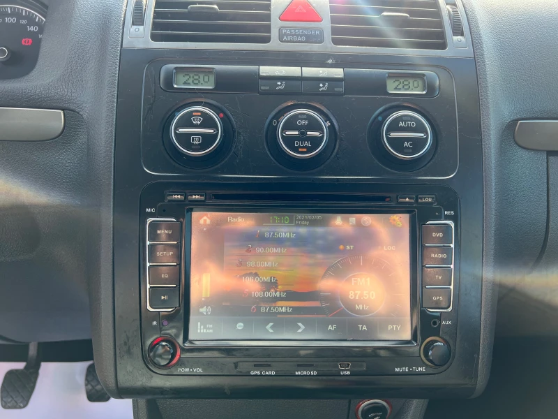 VW Touran 2.0/ ЛИЗИНГ!!!!!, снимка 14 - Автомобили и джипове - 51503109