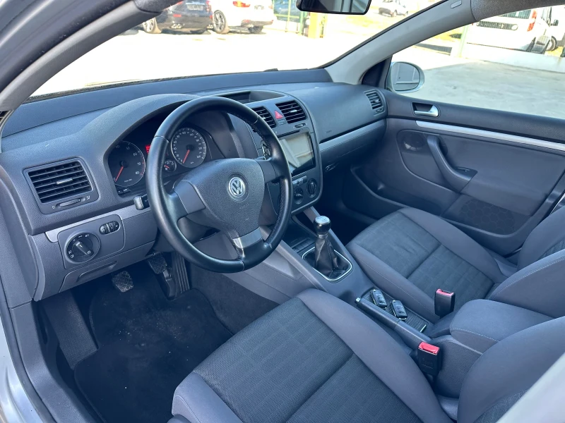 VW Golf 1.6i* 102кс., снимка 8 - Автомобили и джипове - 48676126