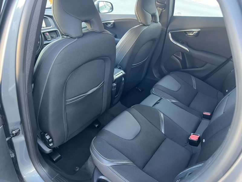 Volvo V40 2.0D 159000KM EURO 6B, снимка 14 - Автомобили и джипове - 52160392