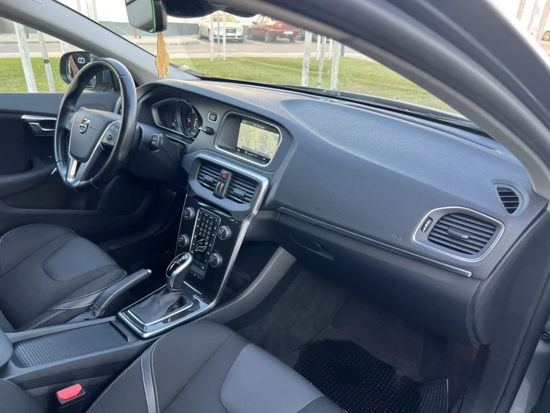 Volvo V40 2.0D 159000KM EURO 6B, снимка 13 - Автомобили и джипове - 52160392