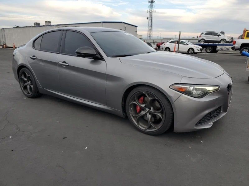 Alfa Romeo Giulia DISTRONIC* КОЖА* ПОДГРЕВ* , снимка 4 - Автомобили и джипове - 52963736