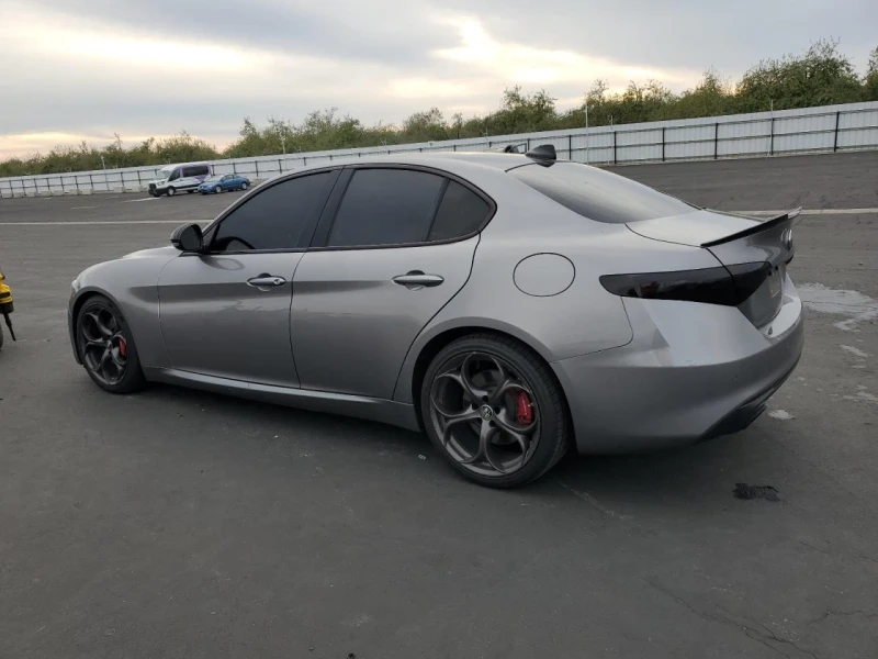 Alfa Romeo Giulia DISTRONIC* КОЖА* ПОДГРЕВ* , снимка 2 - Автомобили и джипове - 52963736