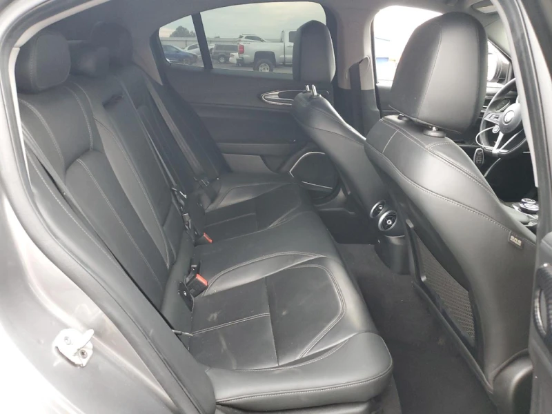 Alfa Romeo Giulia DISTRONIC* КОЖА* ПОДГРЕВ* , снимка 10 - Автомобили и джипове - 52963736