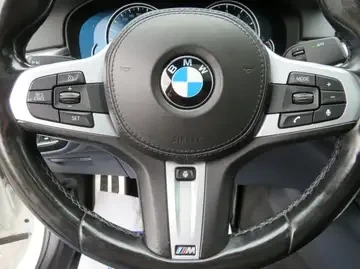 BMW 530 HARMAN KARDON* HEAD-UP* 360* ПОДГРЕВ* CARFAX , снимка 9 - Автомобили и джипове - 55419312