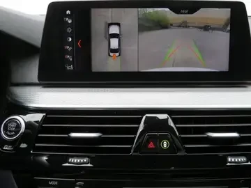 BMW 530 HARMAN KARDON* HEAD-UP* 360* ПОДГРЕВ* CARFAX , снимка 13 - Автомобили и джипове - 55419312