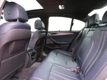 BMW 530 HARMAN KARDON* HEAD-UP* 360* ПОДГРЕВ* CARFAX , снимка 17 - Автомобили и джипове - 55419312