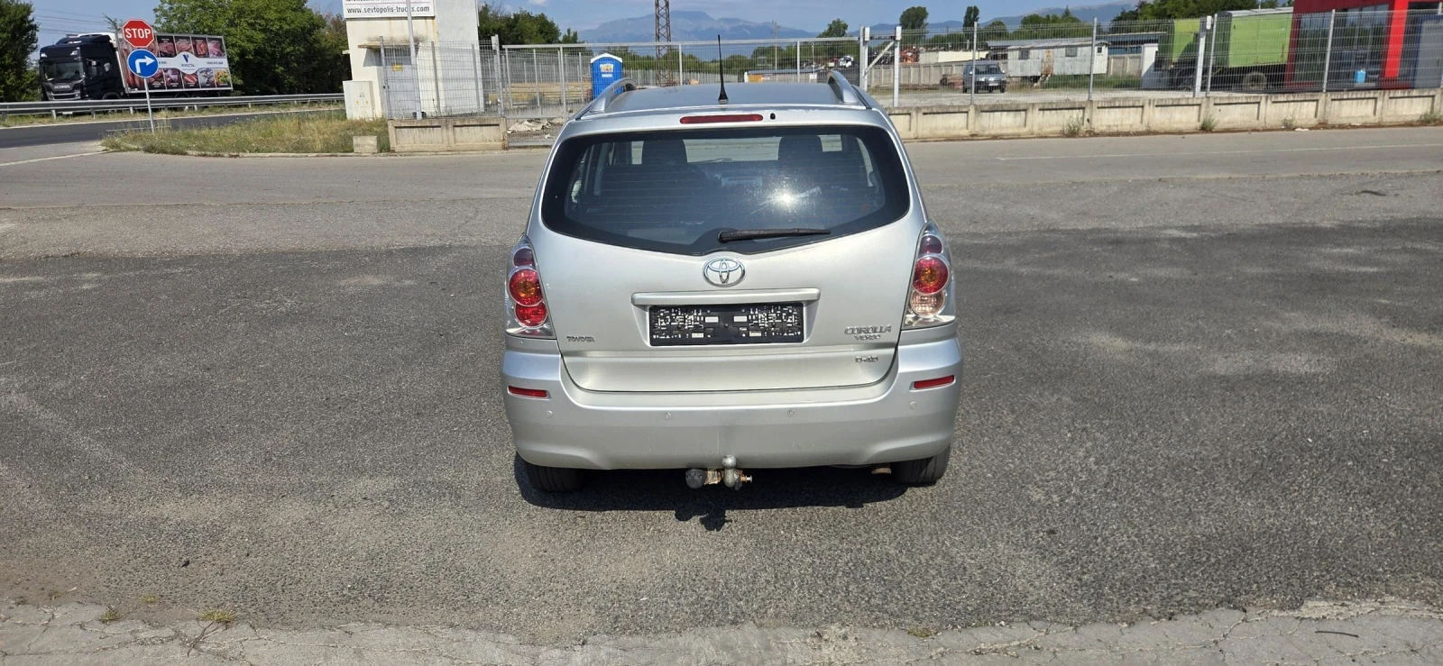 Toyota Corolla verso 2.2 - изображение 4