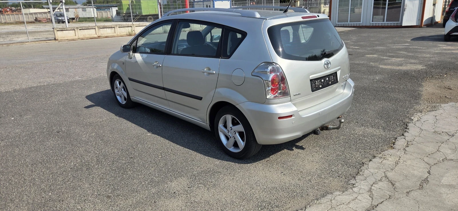 Toyota Corolla verso 2.2 - изображение 7