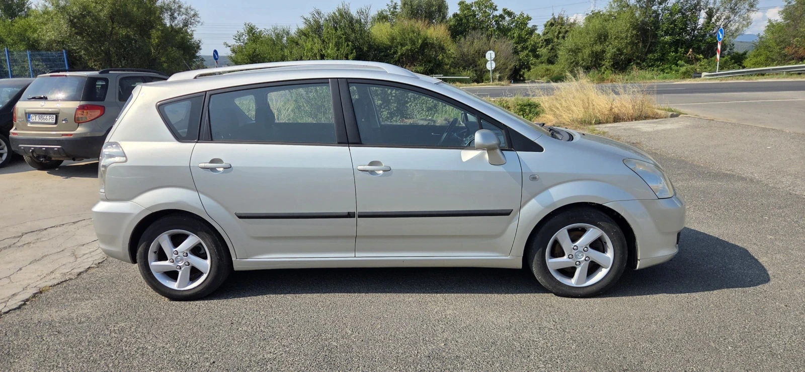 Toyota Corolla verso 2.2 - изображение 6