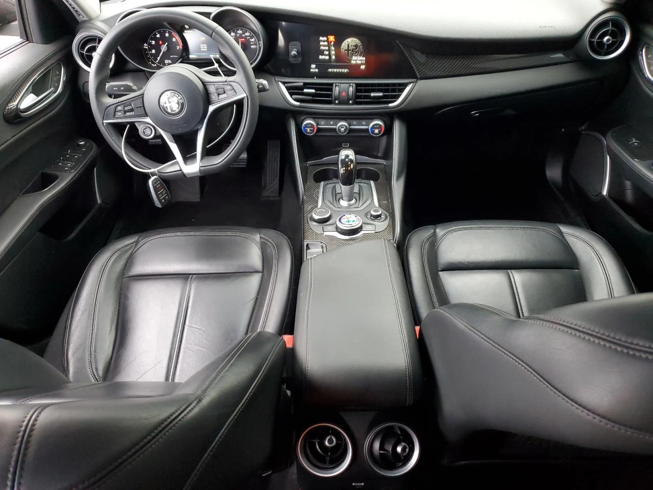 Alfa Romeo Giulia DISTRONIC* КОЖА* ПОДГРЕВ*  - изображение 8