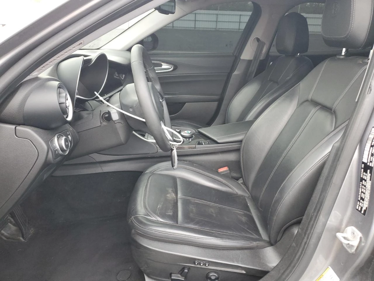 Alfa Romeo Giulia DISTRONIC* КОЖА* ПОДГРЕВ*  - изображение 7