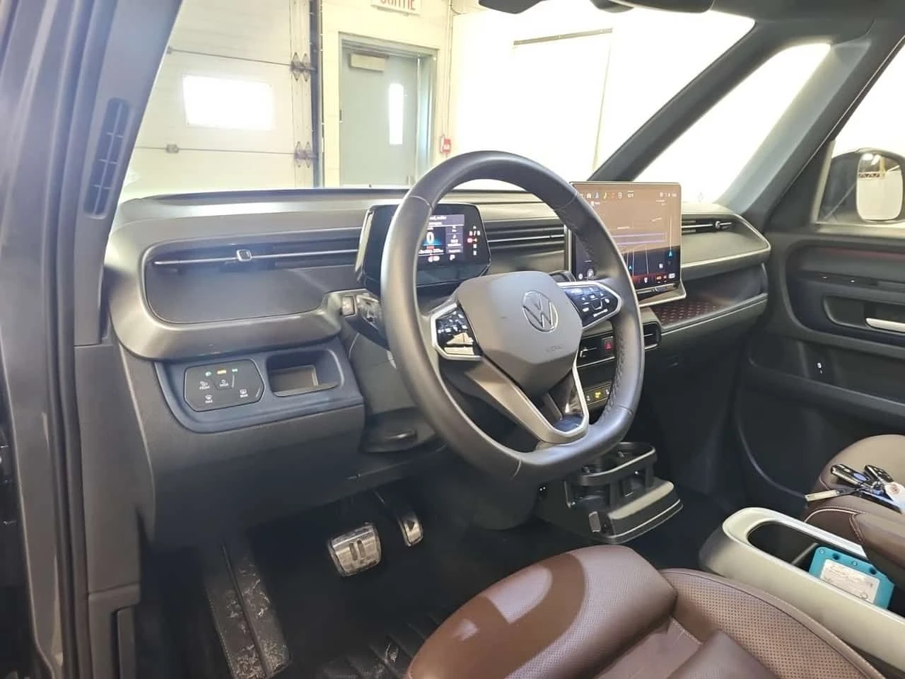 VW ID.Buzz  1ST EDITION * 360 КАМЕРИ* ОБДУХВАНЕ* ПАНО* CARFAX - изображение 9