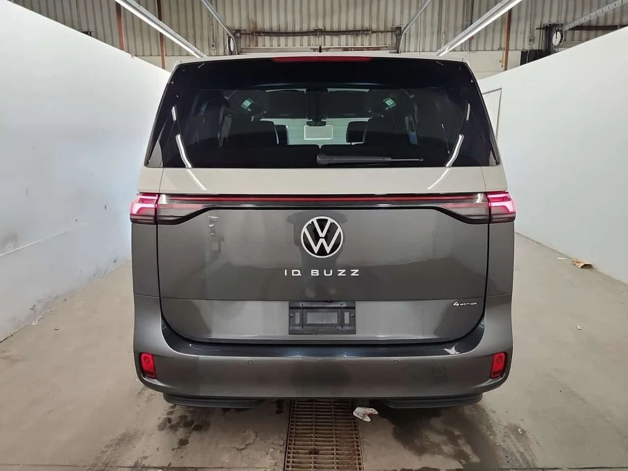 VW ID.Buzz  1ST EDITION * 360 КАМЕРИ* ОБДУХВАНЕ* ПАНО* CARFAX - изображение 6