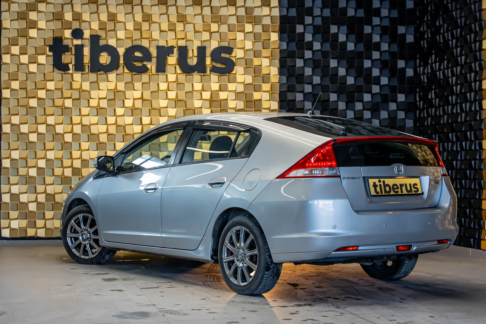 Honda Insight Hybrid, снимка 2 - Автомобили и джипове - 53717477