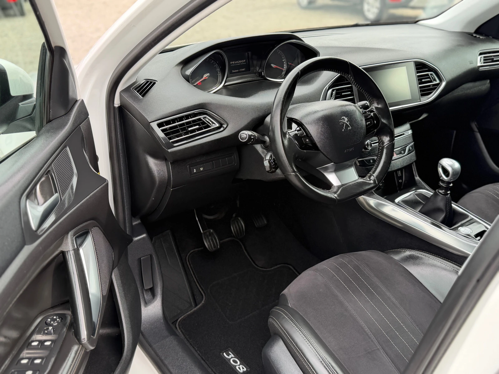 Peugeot 308 * ALLURE* LED* XENON* NAVI* ACC* ИТАЛИЯ* , снимка 14 - Автомобили и джипове - 54000105