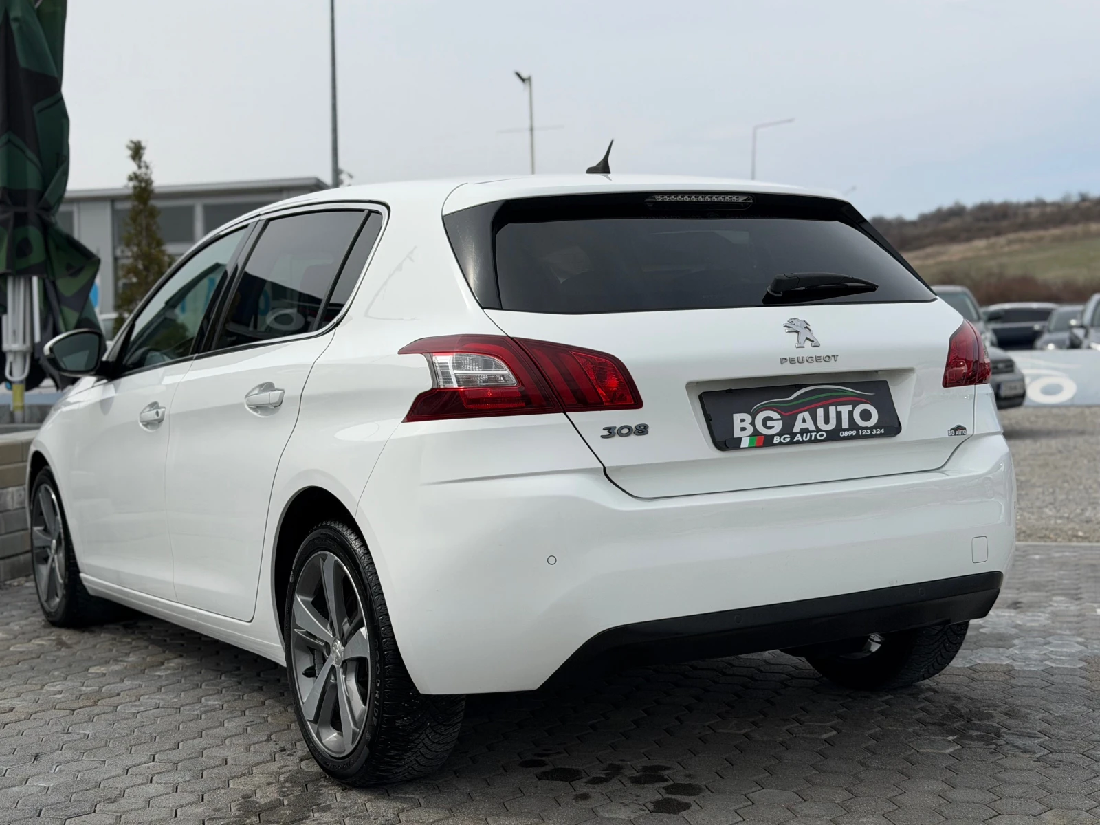 Peugeot 308 * ALLURE* LED* XENON* NAVI* ACC* ИТАЛИЯ* , снимка 6 - Автомобили и джипове - 54000105