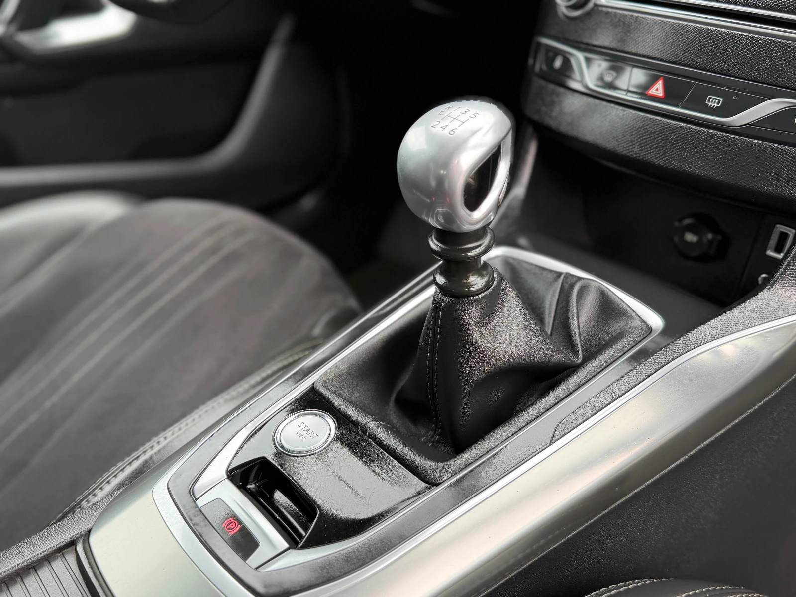 Peugeot 308 * ALLURE* LED* XENON* NAVI* ACC* ИТАЛИЯ* , снимка 12 - Автомобили и джипове - 54000105