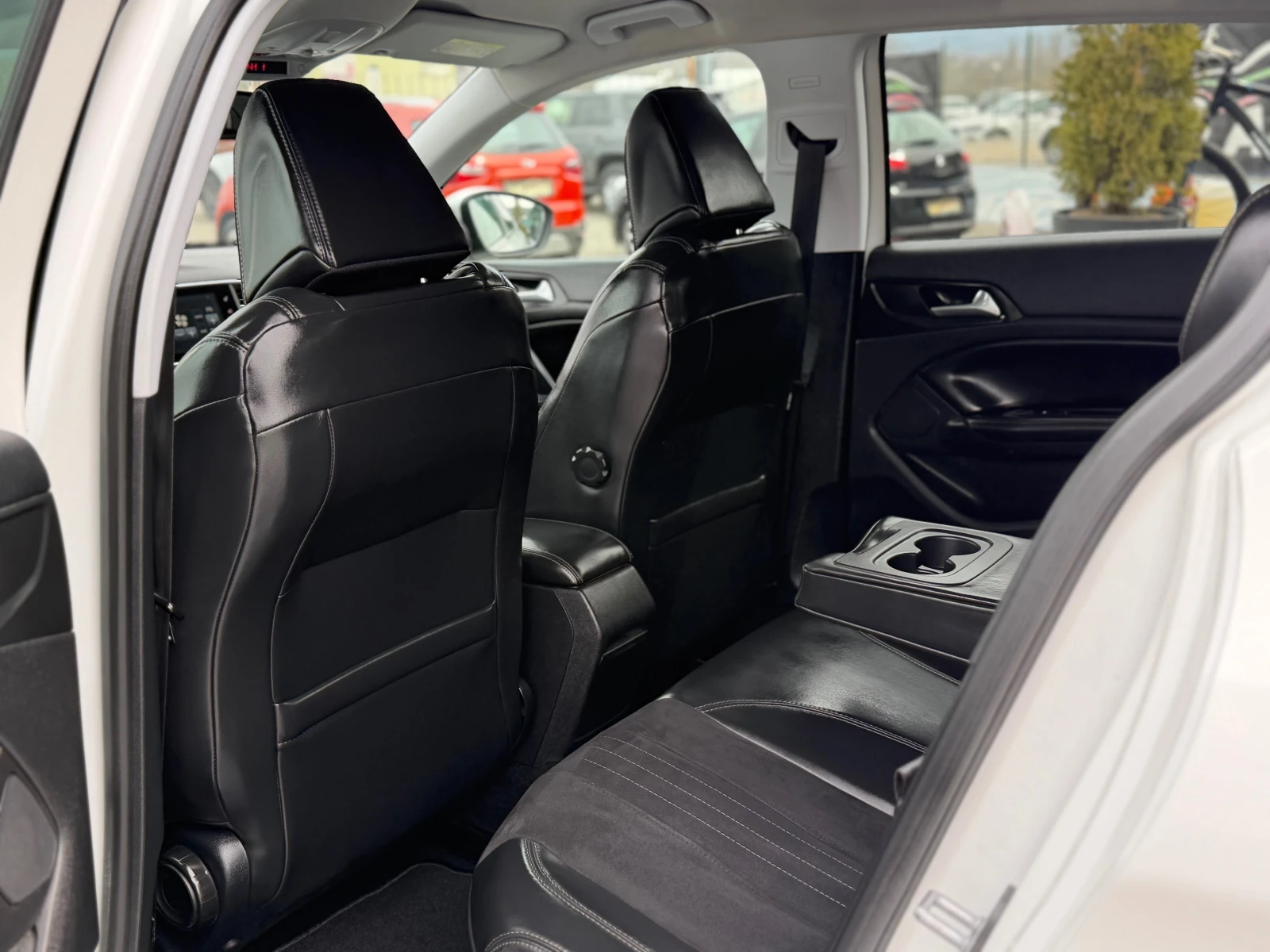 Peugeot 308 * ALLURE* LED* XENON* NAVI* ACC* ИТАЛИЯ* , снимка 10 - Автомобили и джипове - 54000105