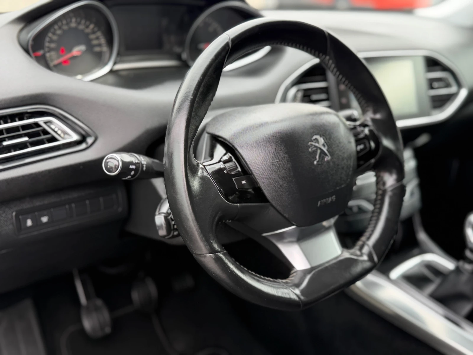 Peugeot 308 * ALLURE* LED* XENON* NAVI* ACC* ИТАЛИЯ* , снимка 15 - Автомобили и джипове - 54000105