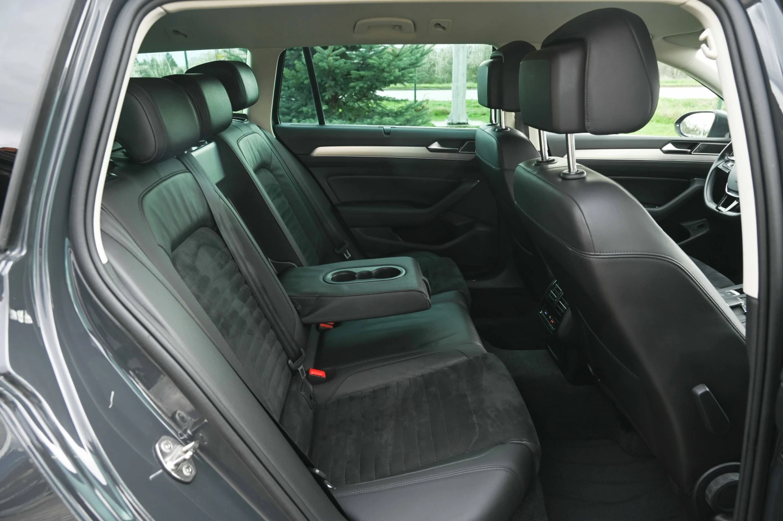 VW Passat 2.0TDI* Highline* LaserLED* КАМЕРА* Germany, снимка 16 - Автомобили и джипове - 54093601