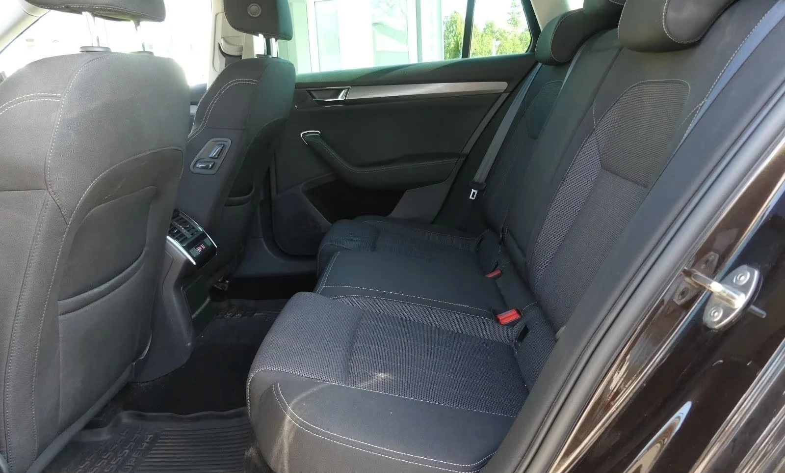 Skoda Superb DIESEL/190HP/STYLE/ACC/CAM/NAVI/194h, снимка 8 - Автомобили и джипове - 54270680
