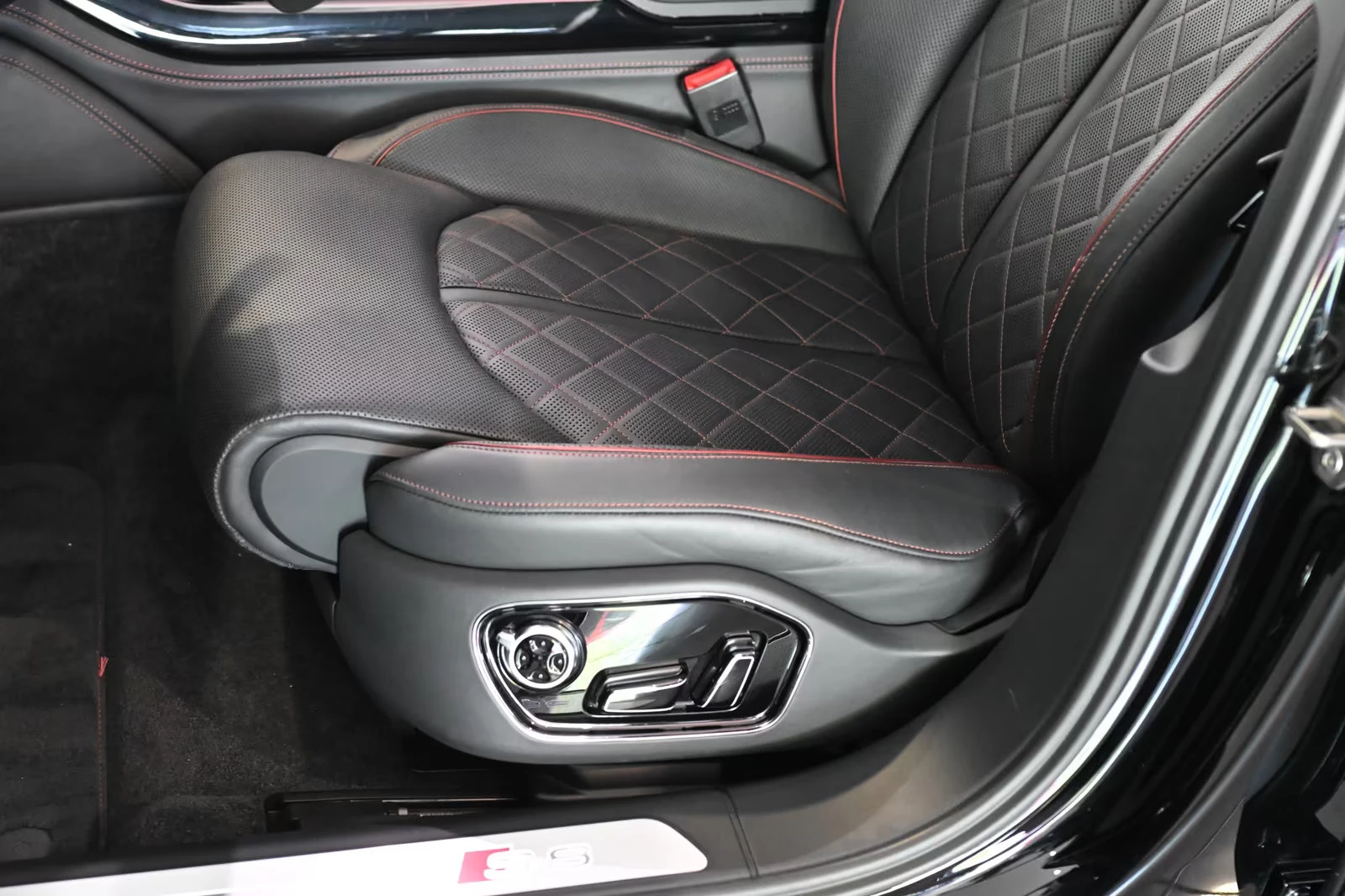 Audi S8 4.0TFSI/605HP/PLUS/PANO/MEMO/BOSE/199q | Mobile.bg � ����������� 14