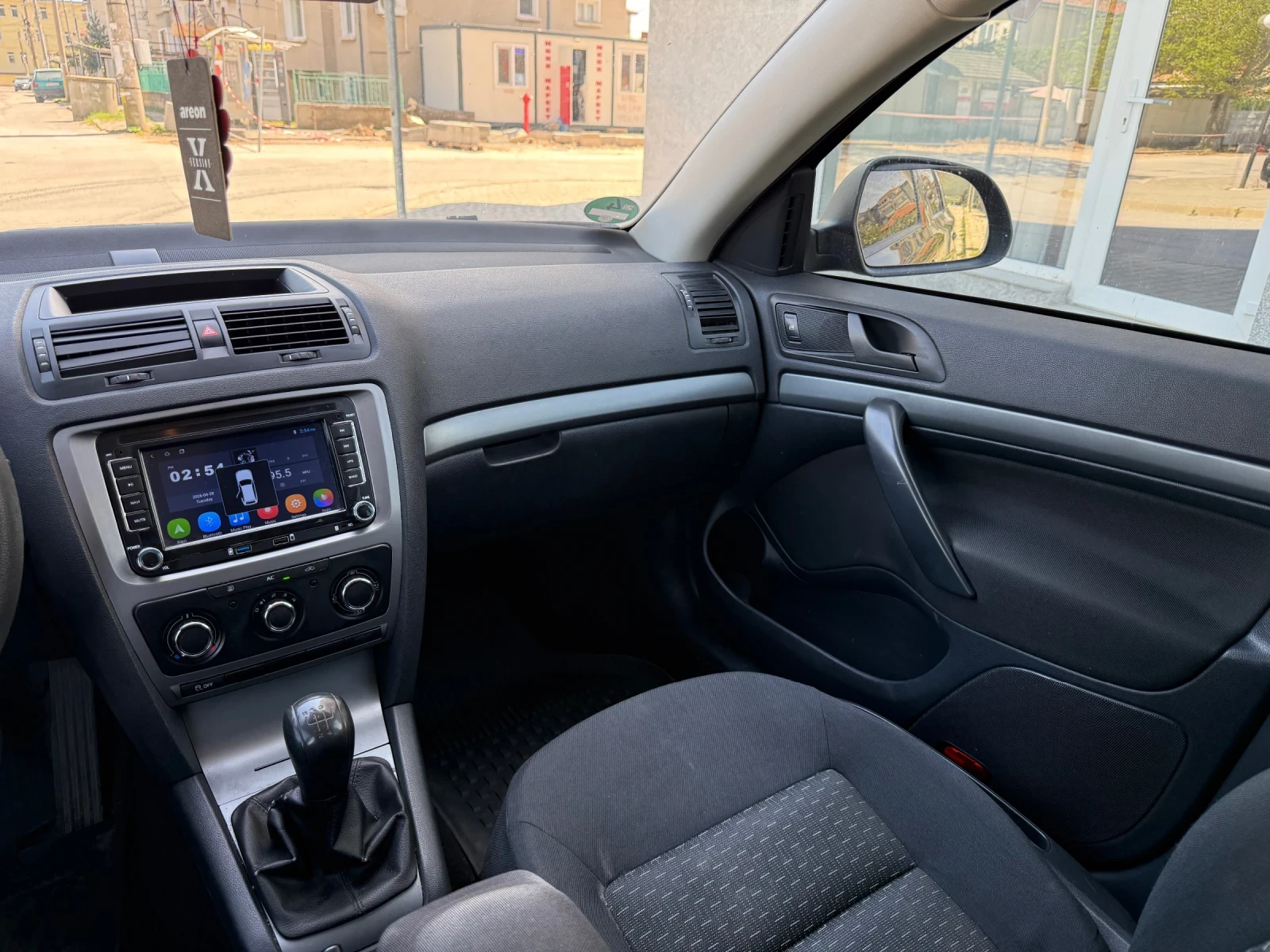 Skoda Octavia 1.6 TDI, снимка 12 - Автомобили и джипове - 54349048