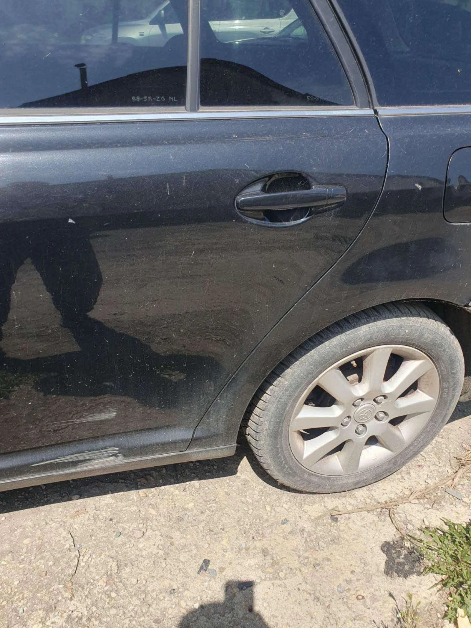 Toyota Avensis 2.0 D4D, снимка 4 - Автомобили и джипове - 54737581