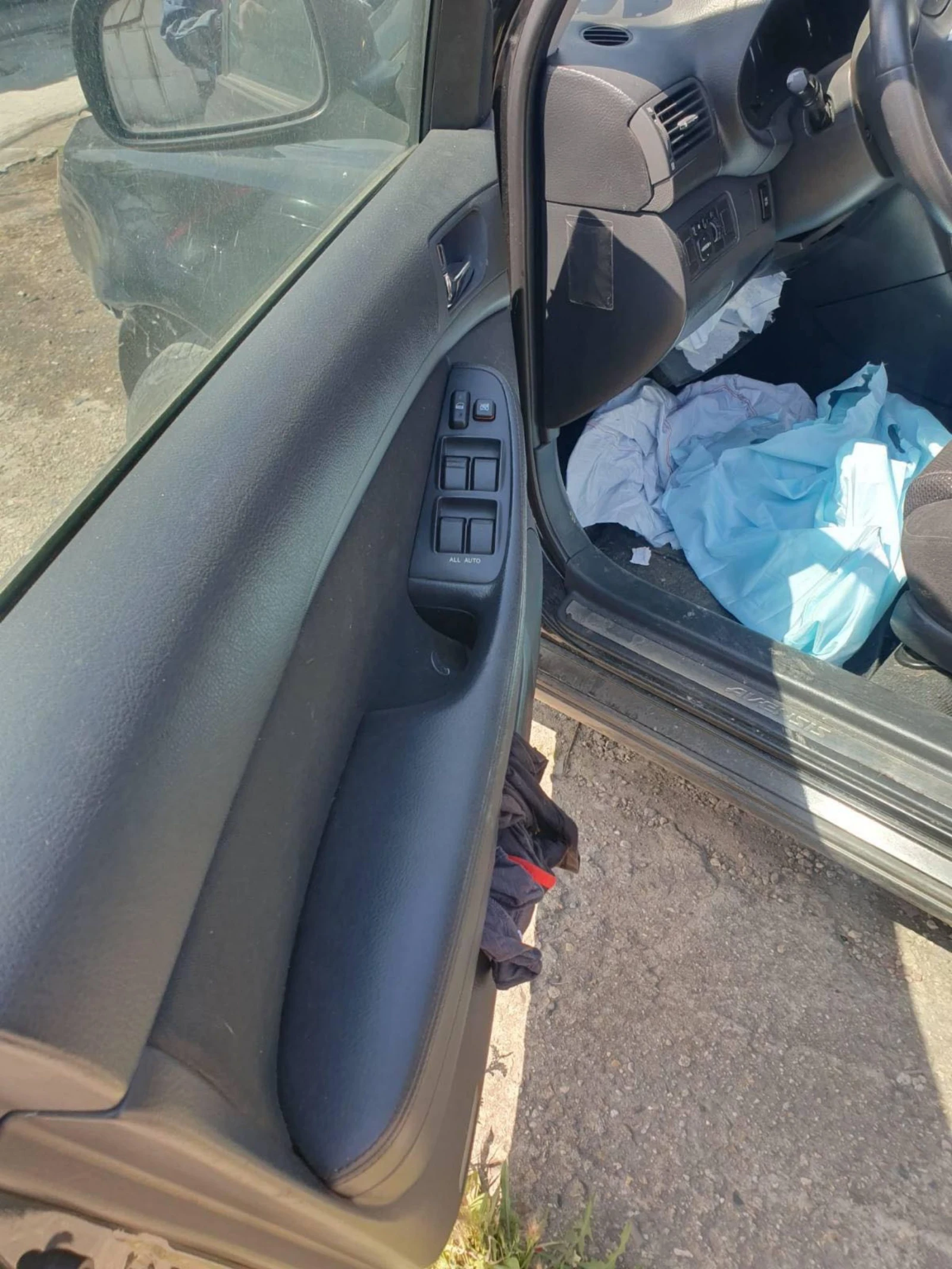 Toyota Avensis 2.0 D4D, снимка 7 - Автомобили и джипове - 54737581