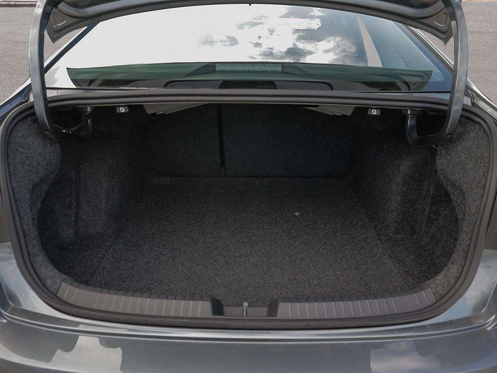 VW Jetta Comfortline / ЛИЗИНГ / ЦЕНА до БГ, снимка 6 - Автомобили и джипове - 55331005