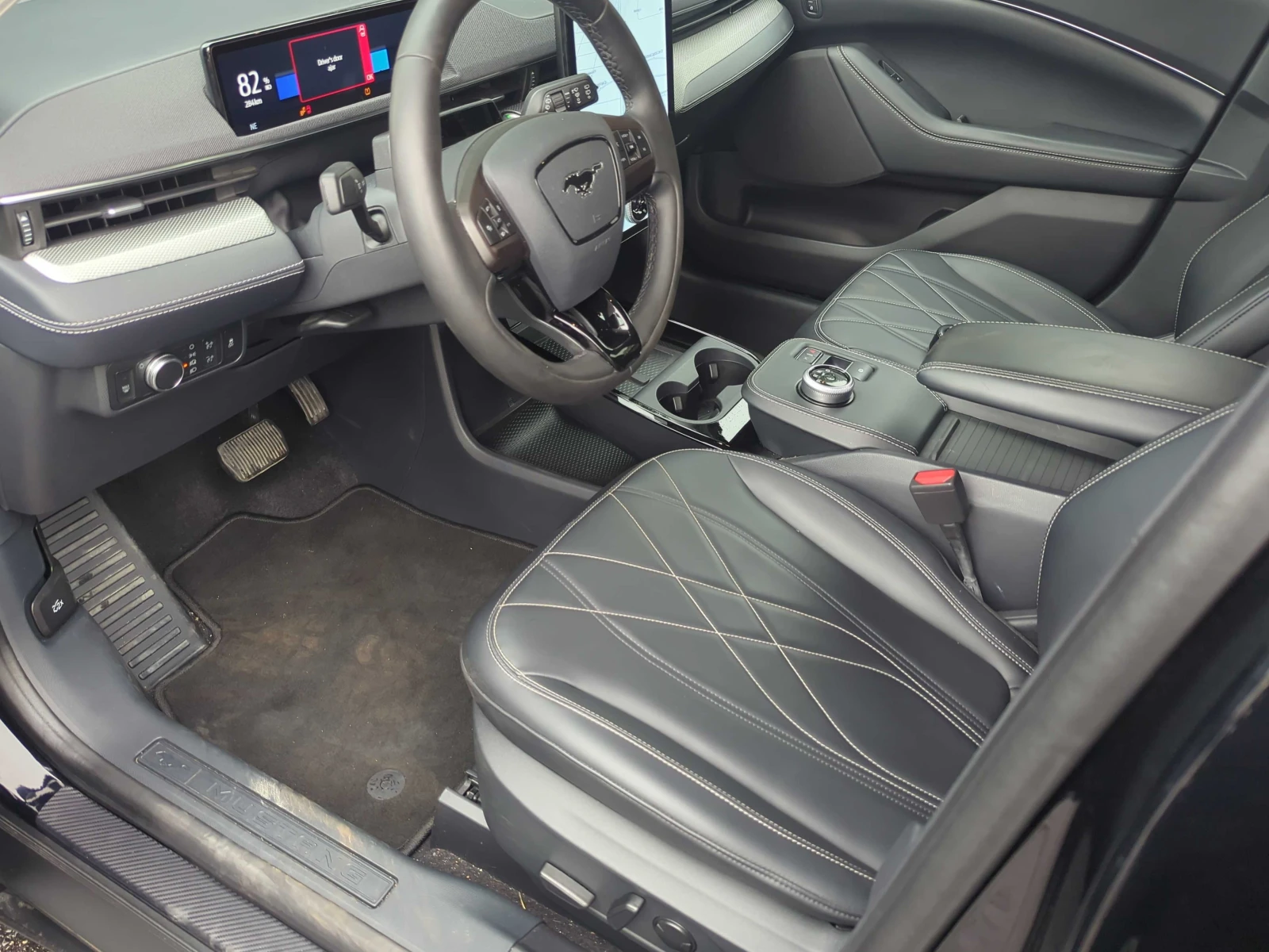 Ford Mustang Mach-E * Premium AWD * АВТОКРЕДИТ БЕЗ ПЪРВОНАЧАЛНА ВНОСКА, снимка 5 - Автомобили и джипове - 55959160