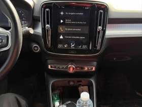 Volvo XC40 Momentum  CARFAX, снимка 9