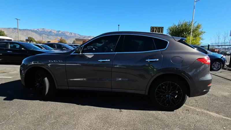 Maserati Levante Start-Stop* Обдухване* Harman-kardon* L-packet* На, снимка 2 - Автомобили и джипове - 48014473