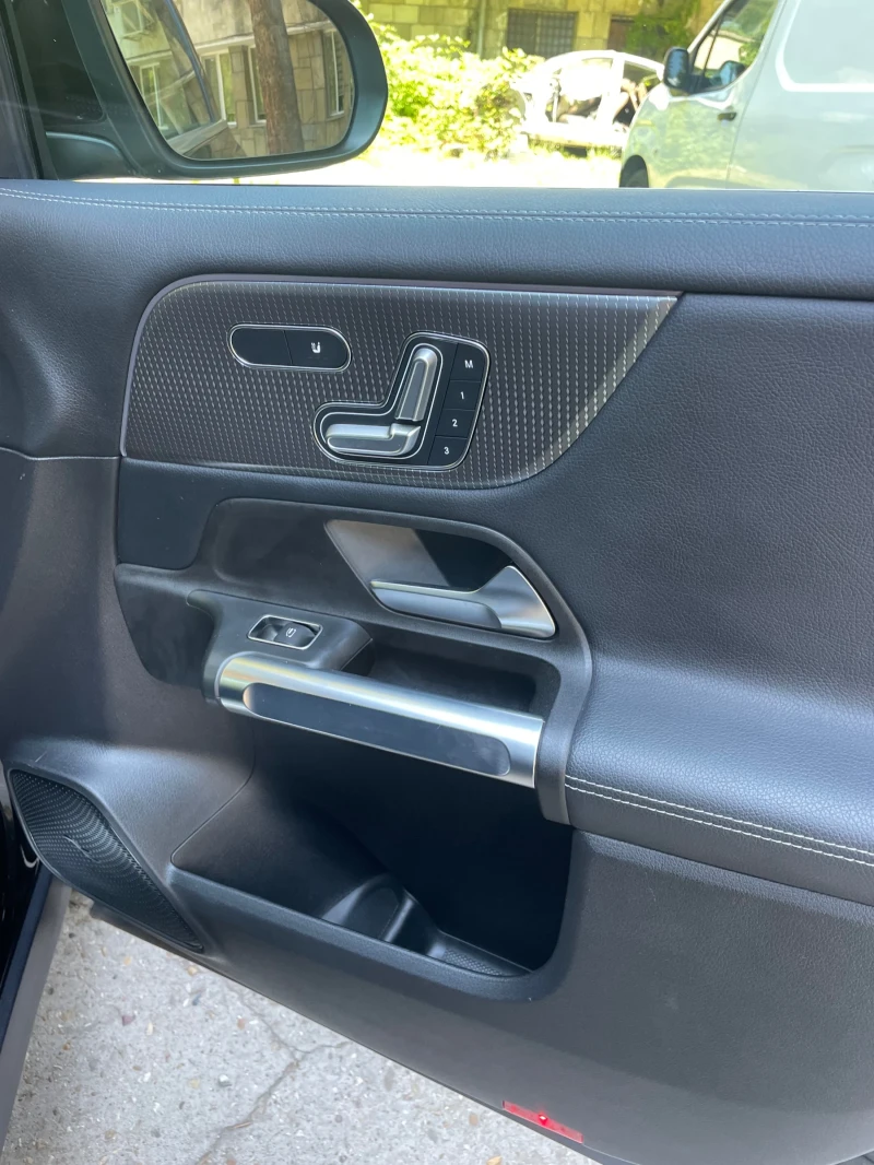 Mercedes-Benz GLB 220D, снимка 5 - Автомобили и джипове - 52416320