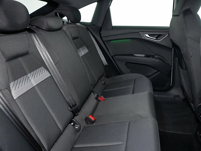 Audi Q4 40e-tron/204HP/ADVANCED/MATRIX/CAM/KLESS/549g, снимка 11 - Автомобили и джипове - 52308973