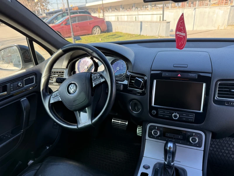 VW Touareg, снимка 8 - Автомобили и джипове - 52836472