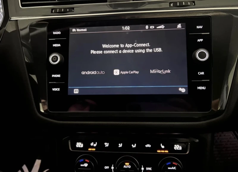 VW Tiguan SEL * * PREMIUM * * 360 КАМЕРА * * ПОДГРЕВИ * * , снимка 8 - Автомобили и джипове - 53264093