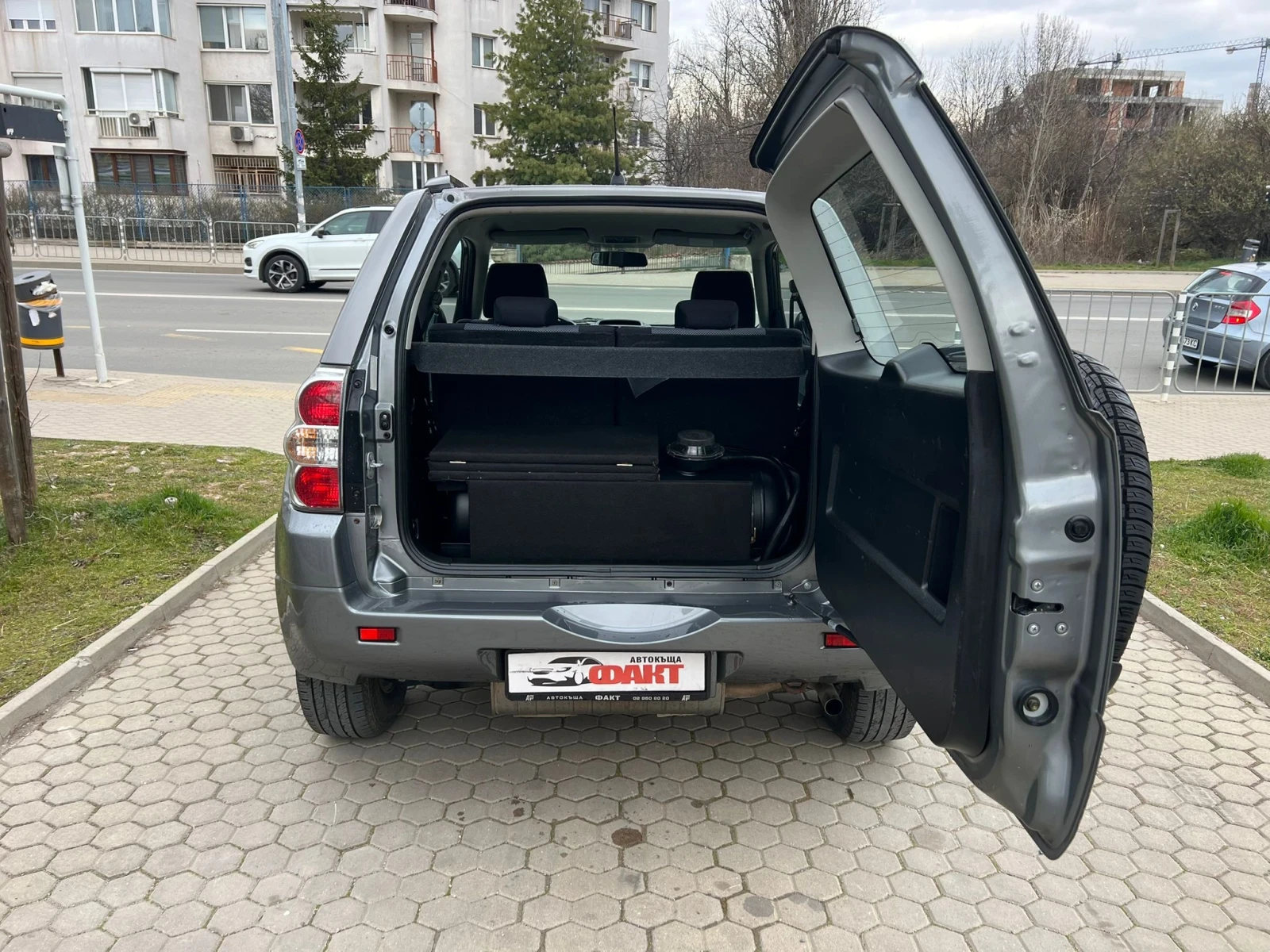 Suzuki Grand vitara 1.6i/4x4/GAZ, снимка 10 - Автомобили и джипове - 53922542